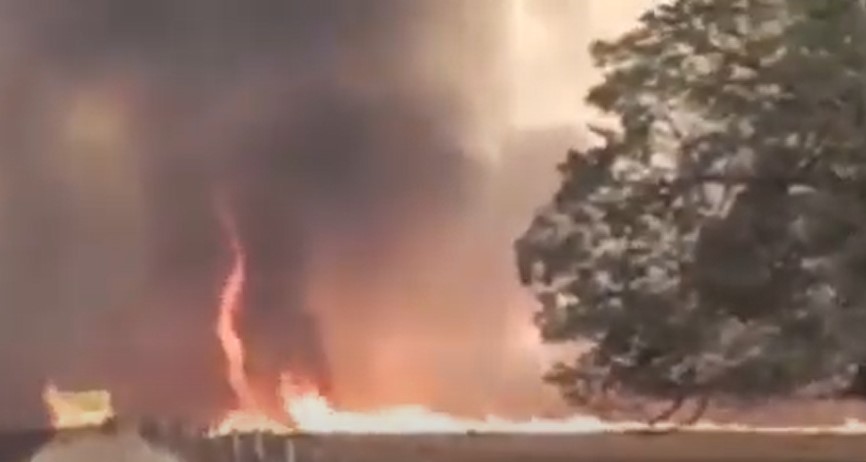 Redemoinho de fogo durante incêndio em fazenda de Pradópolis