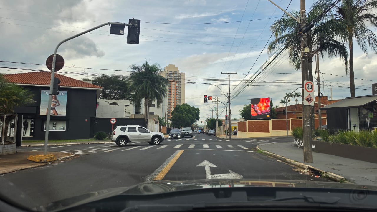 Ilustração de céu nublado em Araraquara, gerada por IA.