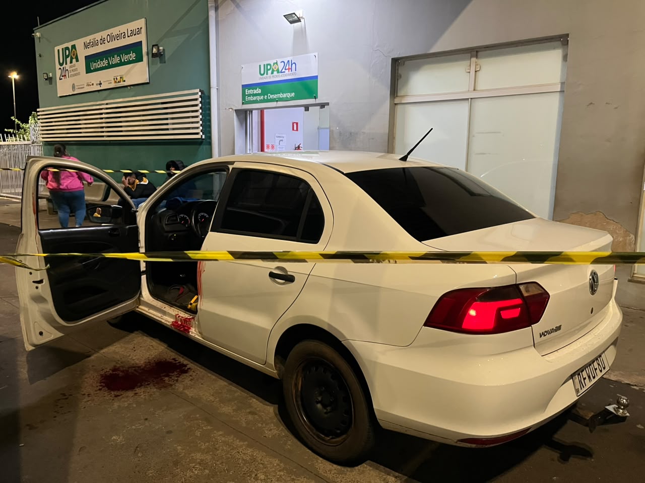 Casal é baleado após cobrar dívida de homem em borracharia no Selmi Dei