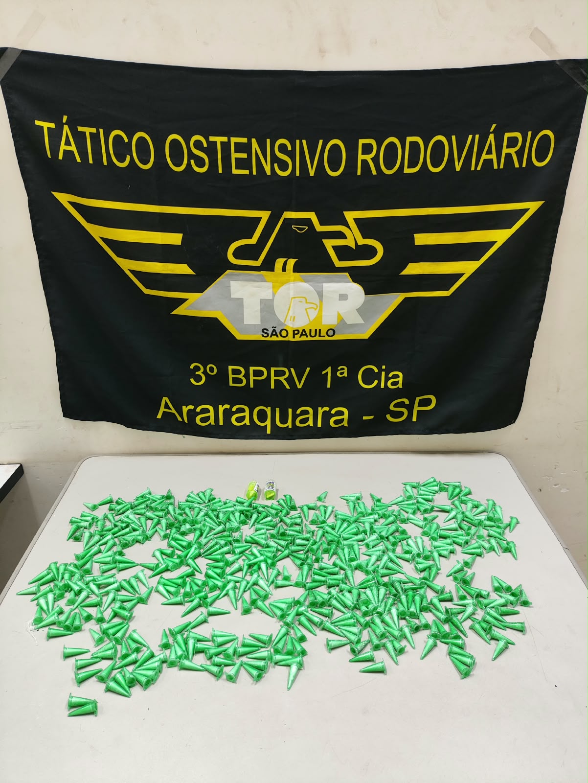Passageiro é preso pelo TOR com 564 pinos de cocaína na SP-255 em Araraquara