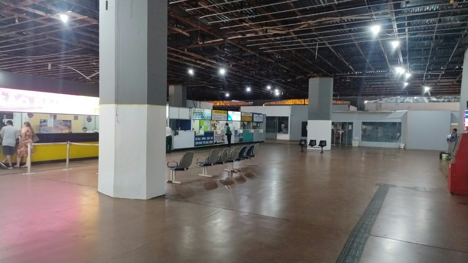 Após inúmeras reclamações, Prefeitura reforça limpeza e serviços na rodoviária