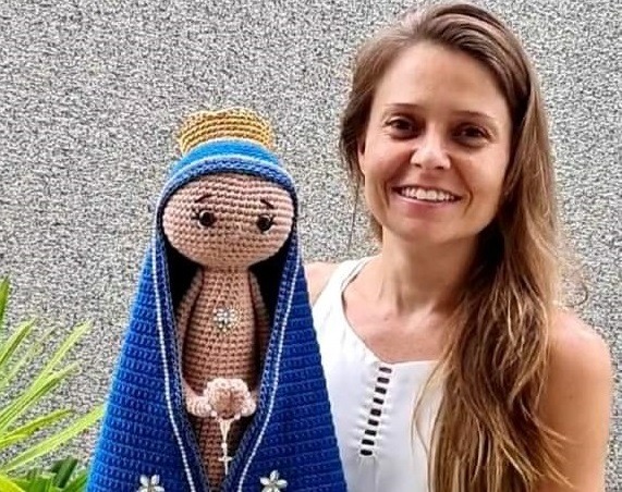 Crochê que Ajuda: Santa Casa recebe peça de Nossa Senhora Aparecida de 60 centímetro