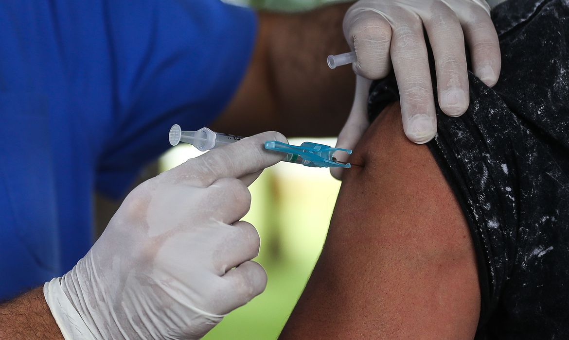 ??Ministério da Saúde prorroga campanha de vacinação contra gripe