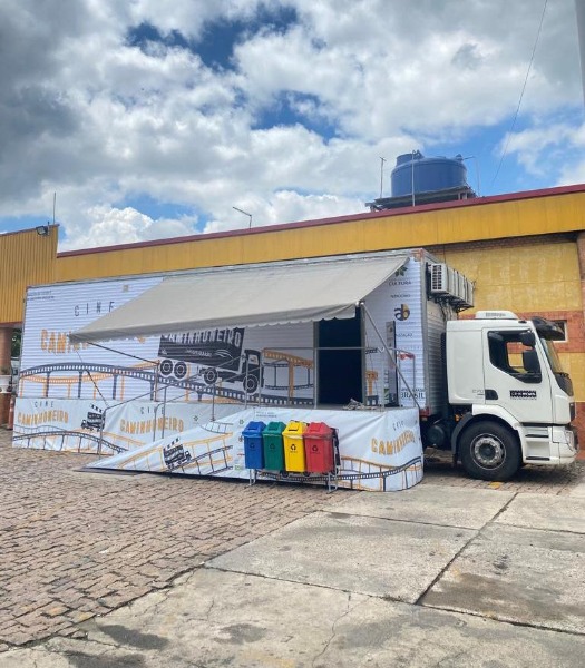 Araraquara recebe projeto que leva cinema a paradas de descanso de caminhoneiros