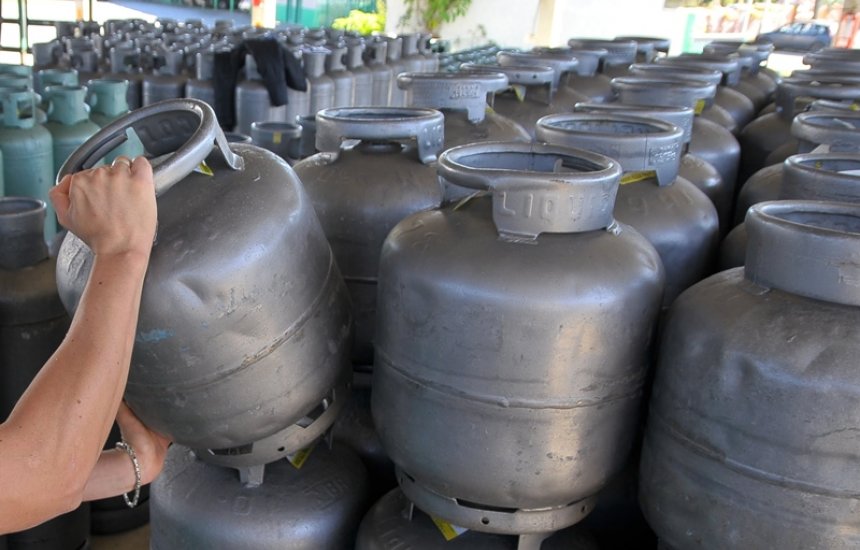 Petrobras reajusta em 5% preço do gás de cozinha
