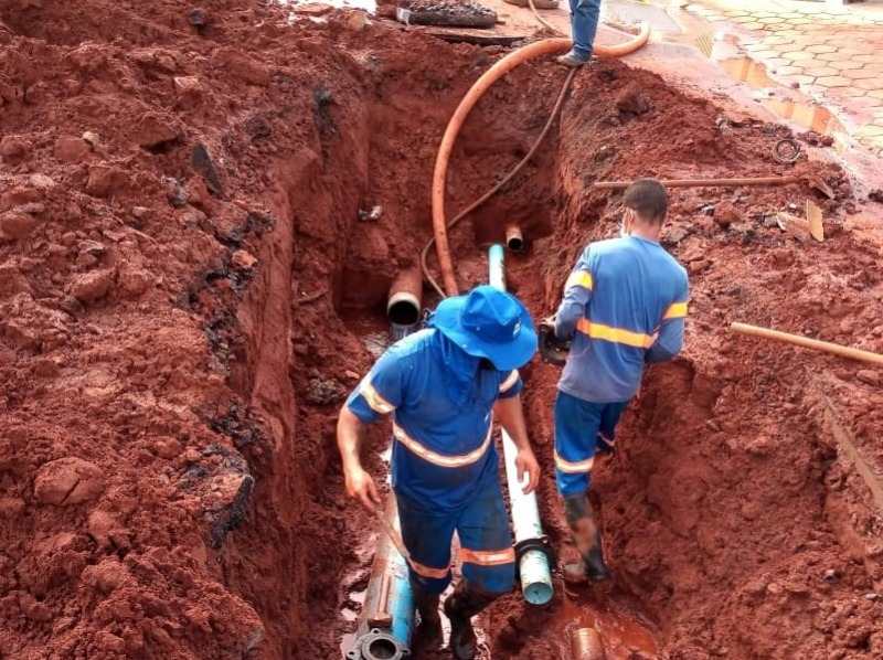 Daae faz serviço emergencial na rede de água da Vila Xavier