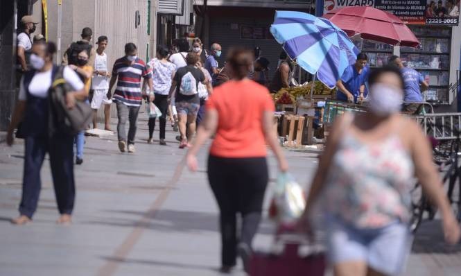 Em quais lugares não é mais obrigatório usar máscara em Araraquara?