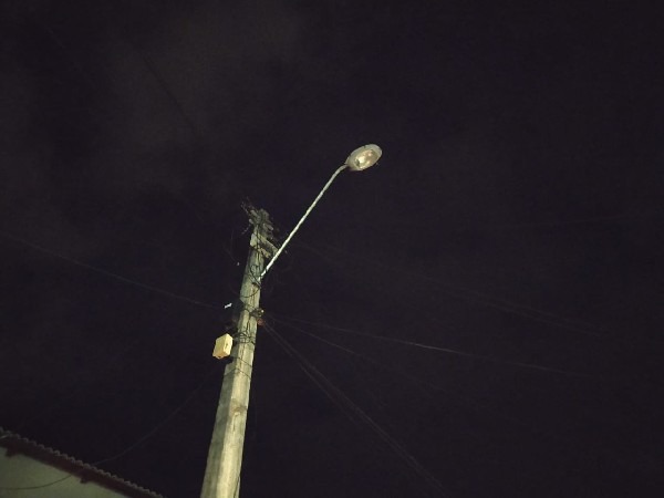 A luz do poste está queimada ou quebrada? Veja o que fazer!
