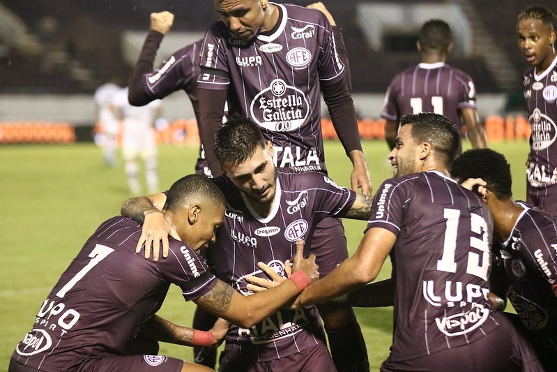 Ferroviária luta, mas só empata com o Santos na Fonte Luminosa