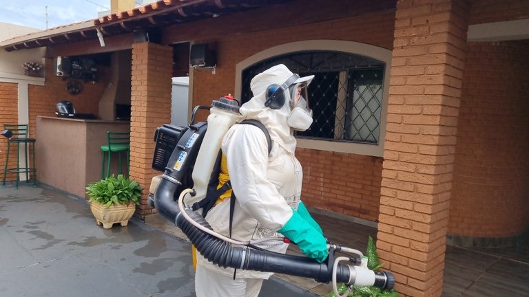Dengue: Após ultrapassar os 1.300 casos, Prefeitura segue com vistoria casa a casa e fumacê em Araraquara