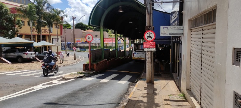 Veja em quais lugares as máscaras continuam obrigatórias