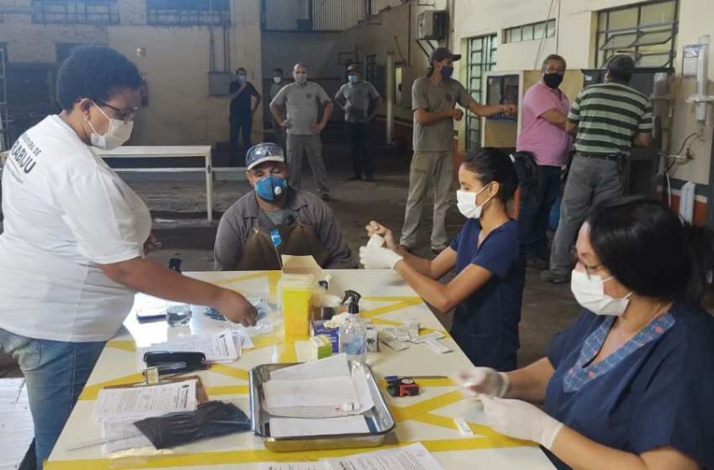 Prefeitura leva testagem em massa até indústrias de Trabiju