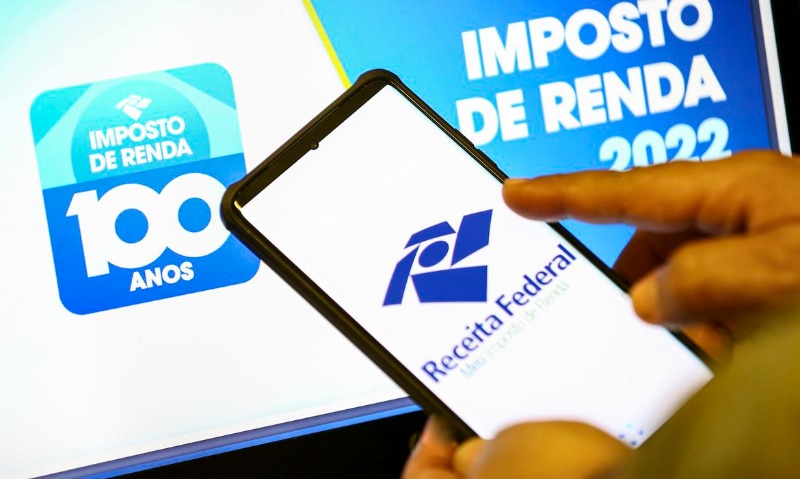 Universitários ajudam gratuitamente contribuintes com declaração do Imposto de Renda