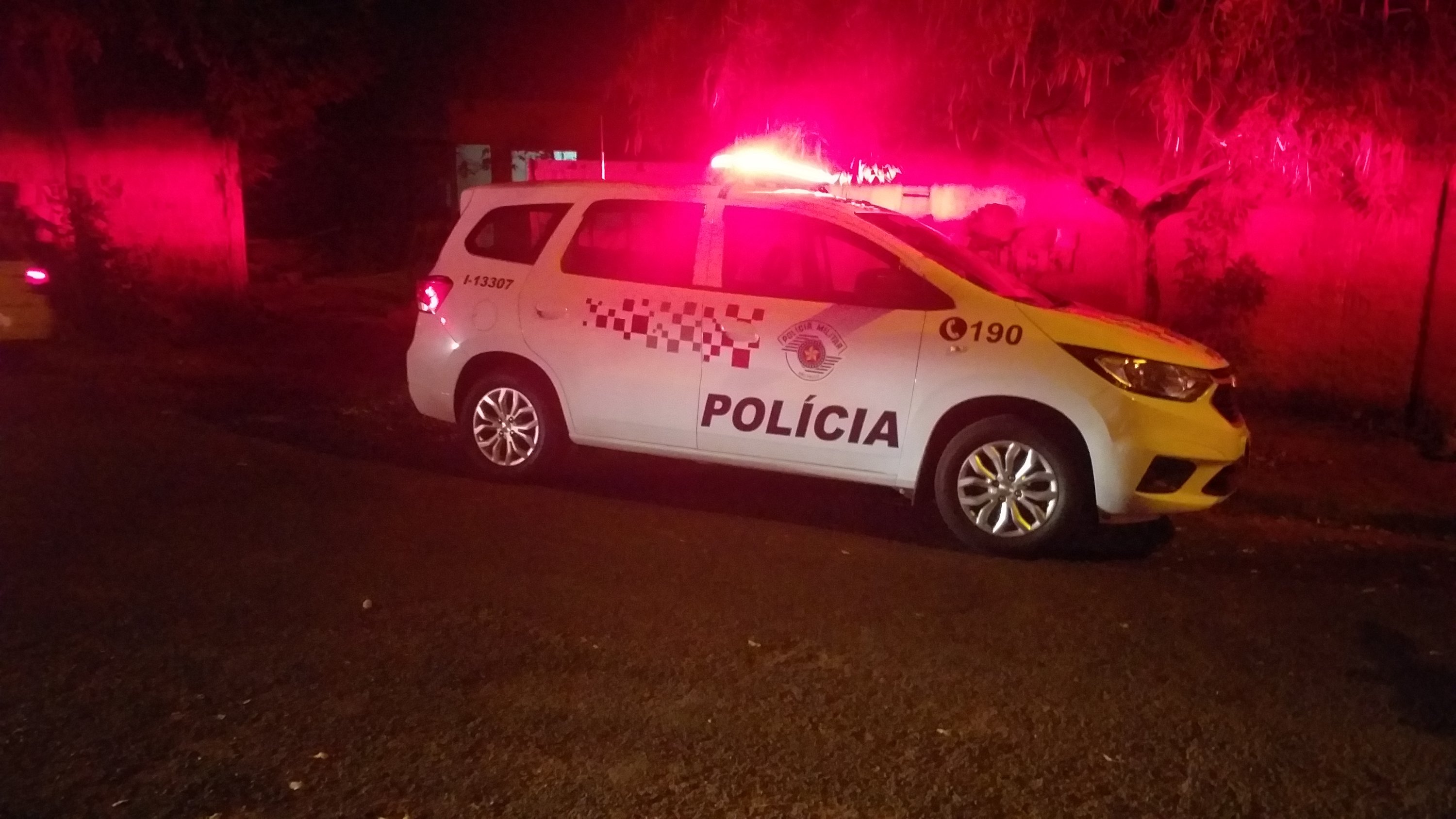 Dois são baleados na frente de 3 crianças no Maria Luiza; um morreu