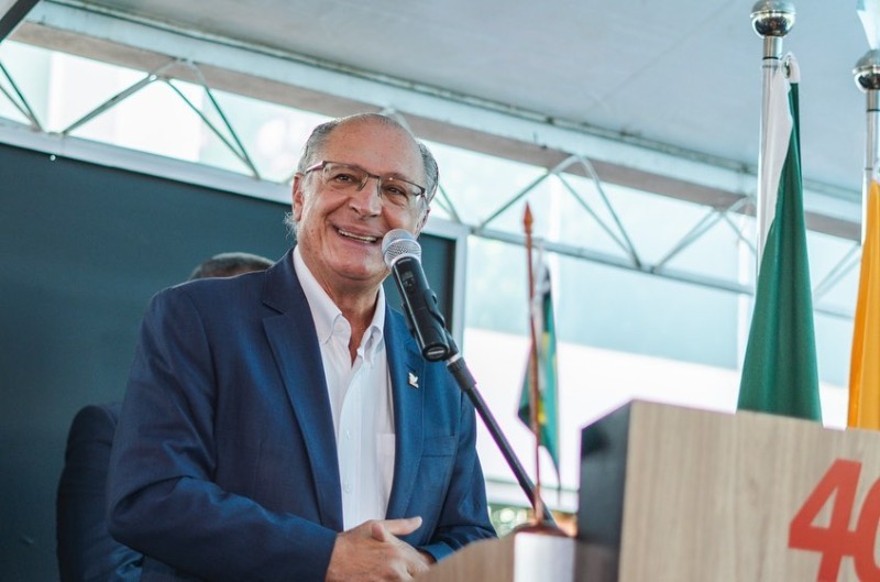 PSB oficializa Alckmin como vice na chapa de Lula