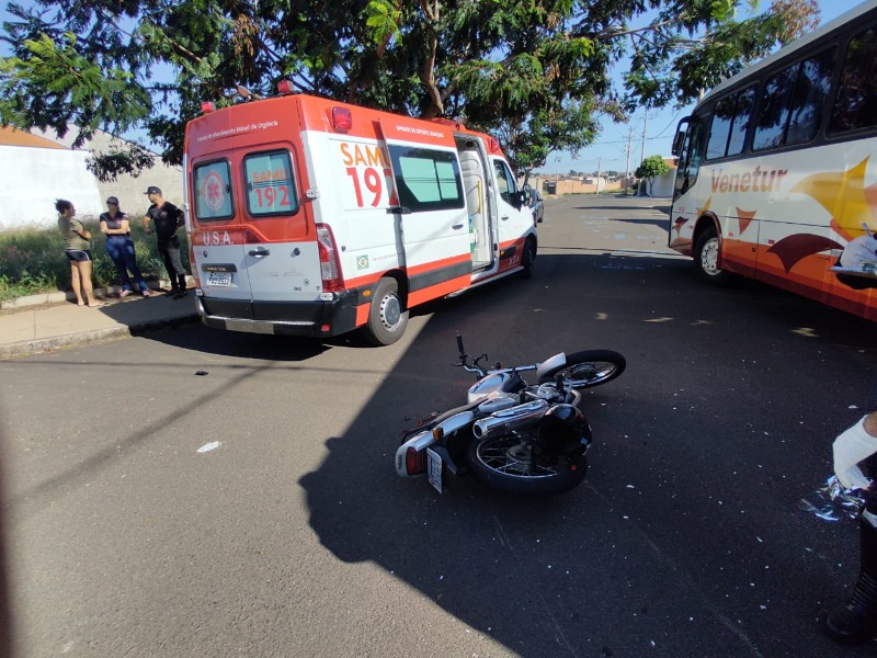 Jovem morre em acidente entre moto e ônibus em Araraquara