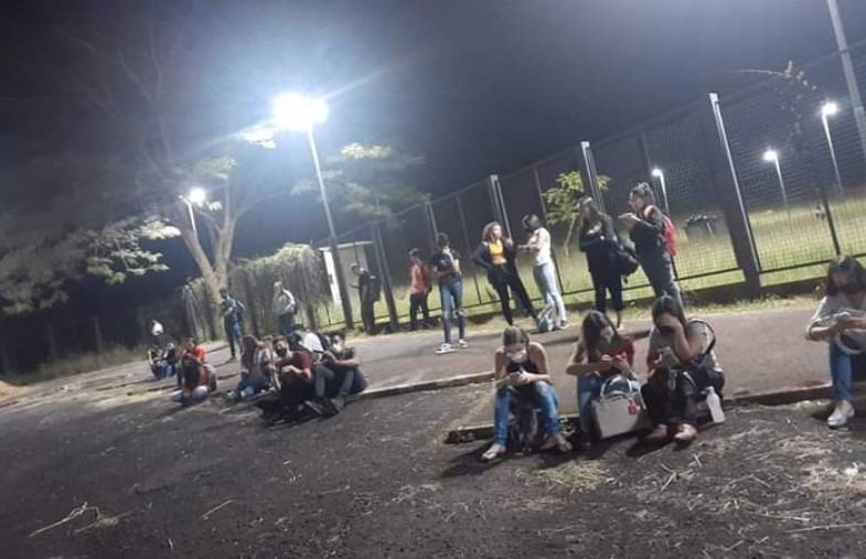 Prefeitura de Américo deve se reunir com Paraty após alunos serem esquecidos na porta de universidade