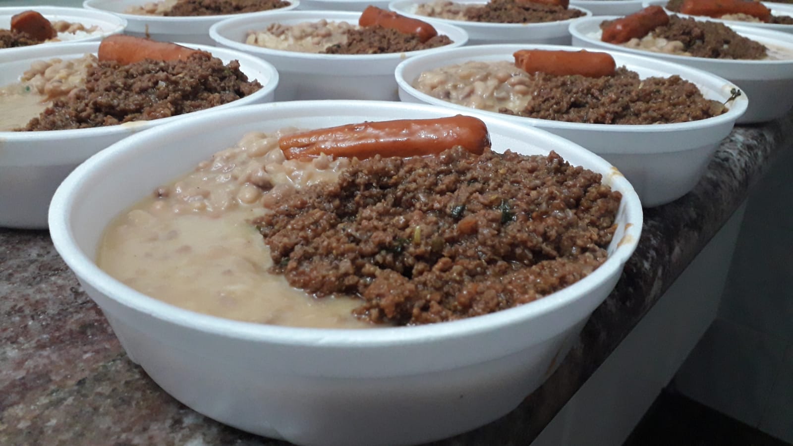 Grupo "Voluntários do Bem" nasce para alimentar quem tem fome