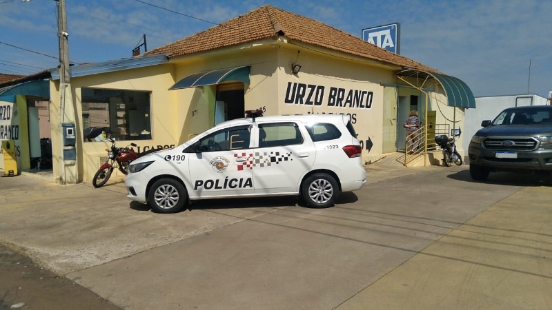 Veja Imagens: Vídeo mostra criminoso furtando fiação de loja na Vila Xavier