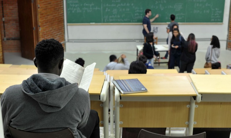 Escolas estaduais estarão abertas a partir do dia 14 de abril