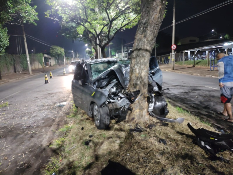 Homem morre em violento acidente em frenta a Cutrale