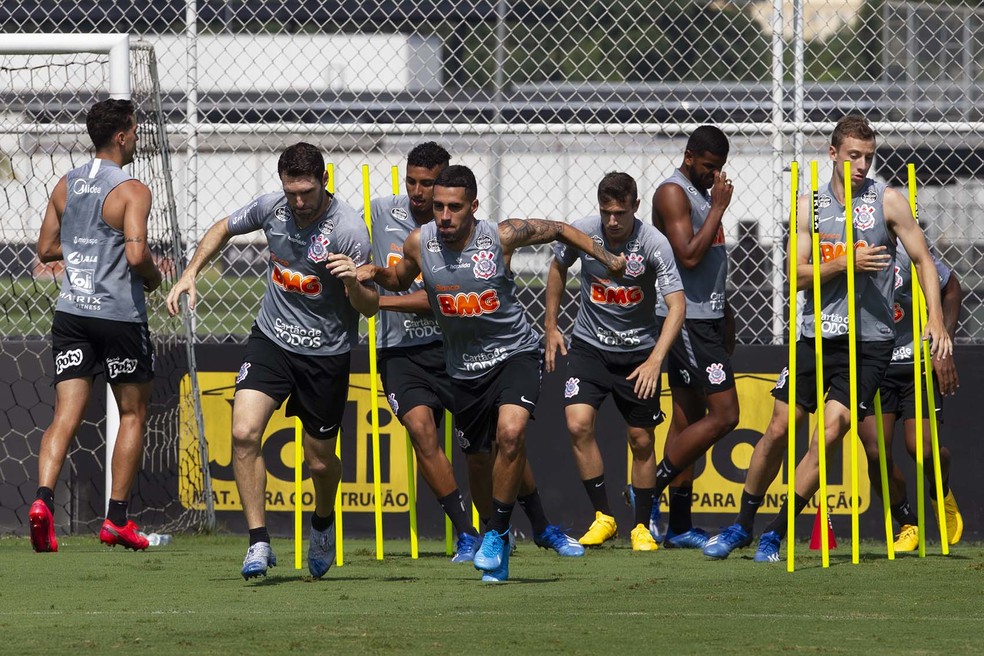 Pelo menos 8 jogadores do Corinthians estão com coronavírus