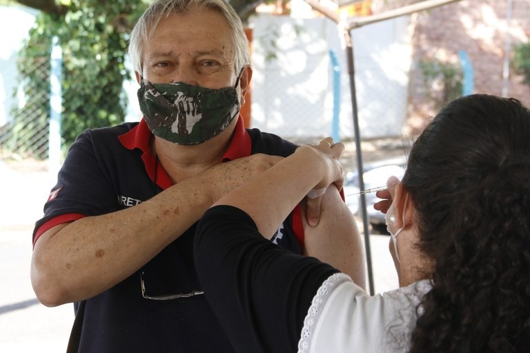 Tem mais de 65 anos? Saiba quando tomar a  4ª dose da vacina contra Covid-19 em Araraquara