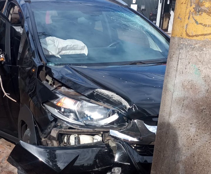 Susto: Acidente no Centro de Araraquara deixa motorista e criança feridos