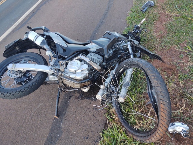 ​2 pessoas morrem em grave acidente entre carro e moto na SP-255