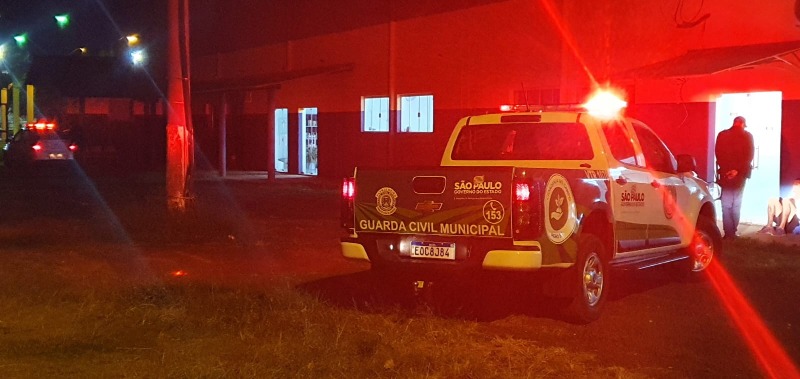 Guarda Municipal detém homem que vandalizou prédio da Vigilância Sanitária em Araraquara