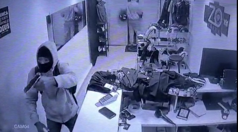 VÍDEO: Câmeras flagraram assalto que terminou na morte de jovem comerciante
