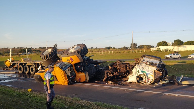 Grave acidente para trânsito na Rodovia Washington Luís
