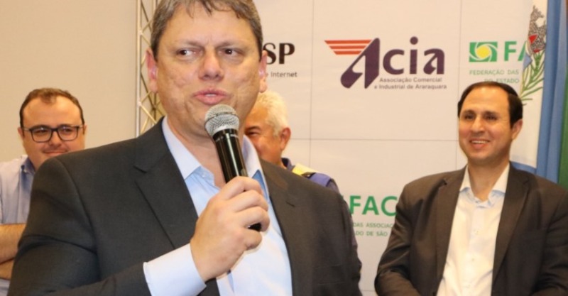 Tarcísio de Freitas visita Araraquara e diz que SP perde investimentos para outros estados