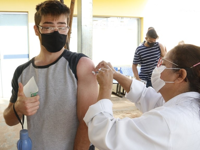 A partir de hoje (21), Araraquara inicia 4ª dose em pessoas com 35 anos; confira os locais