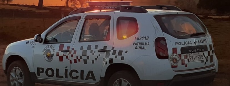 Homem para em Rodovia e veículo é levado por criminosos