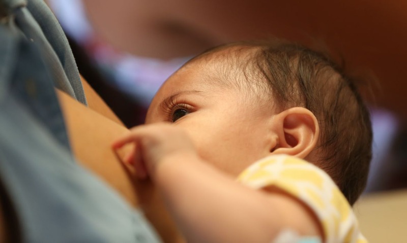 Agosto Dourado: mês tem como objetivo reforçar a importância da amamentação para o desenvolvimento dos bebês