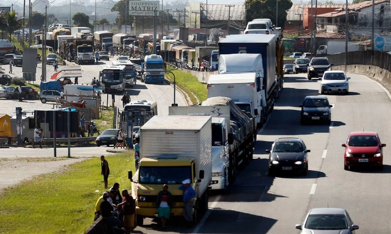 Auxílio caminhoneiro começa a ser pago na próxima semana; veja os dias