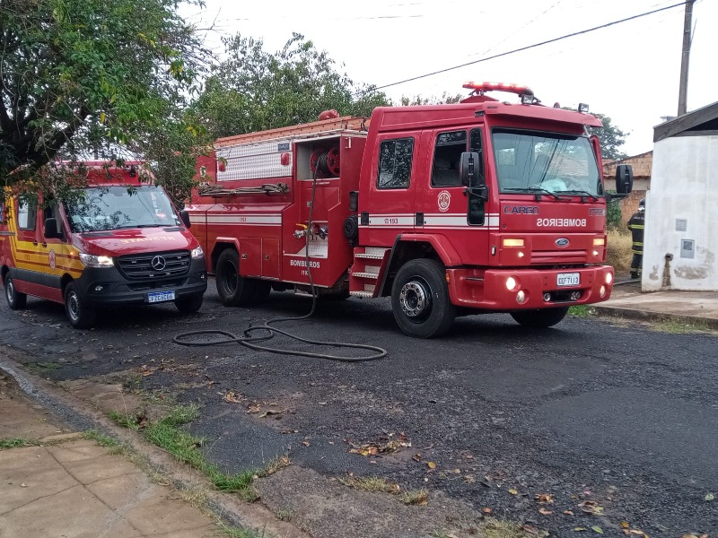 Princípio de incêndio assusta moradores do Selmi Dei; veja as fotos