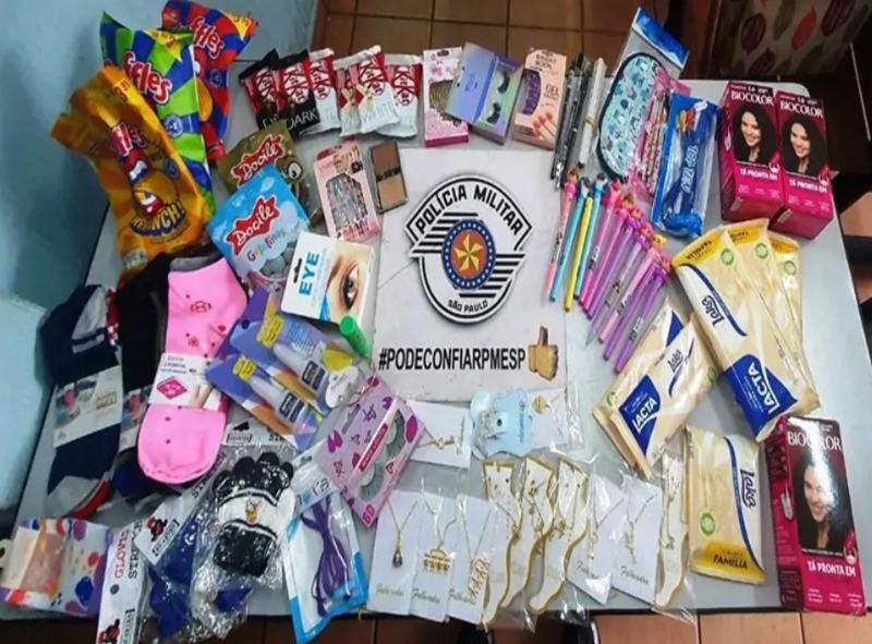 Salgadinho, chocolate e outros: mulher que já furtou carnes é presa novamente