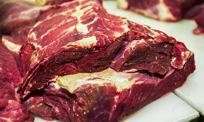 Carne e desodorante: casal tenta furtar supermercado em Araraquara