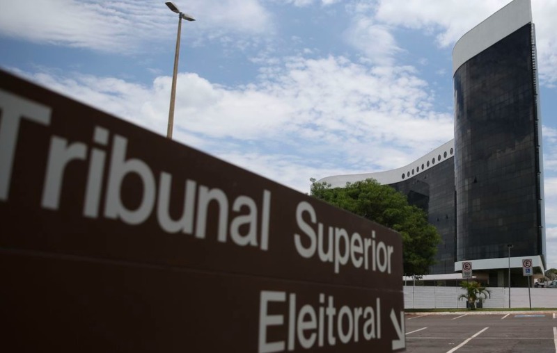 TSE proíbe porte de arma em locais de votação durante eleições