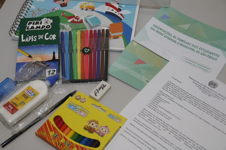 Kits de material escolar para alunos da pré-escola são entregues em Araraquara