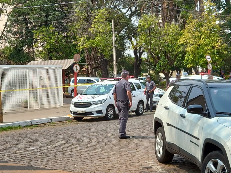 Homem morto no Centro de Araraquara teria tentado assaltar supermercado, diz PM