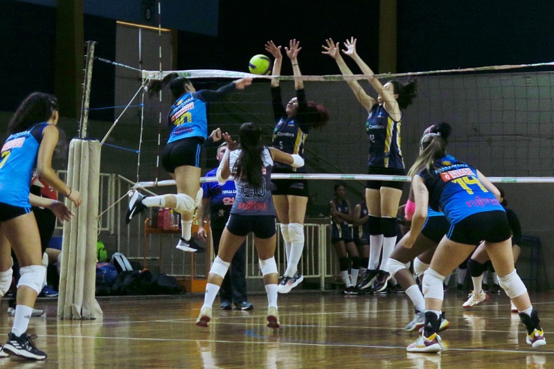 Em casa, vôlei feminino vence mais um jogo na APV
