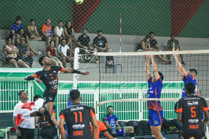 Na Liga da APV, vôlei masculino sofre a primeira derrota