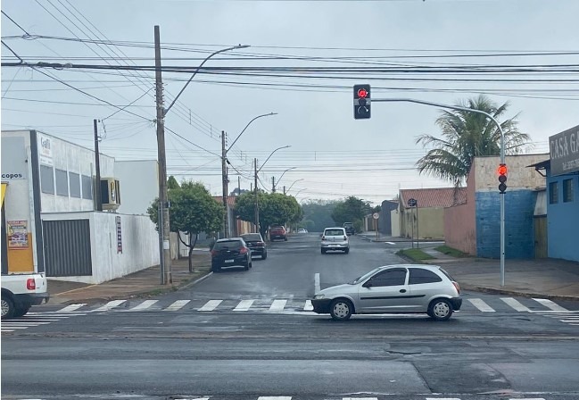 Prefeitura de Araraquara instala semáforos em cruzamento da Maurício Galli