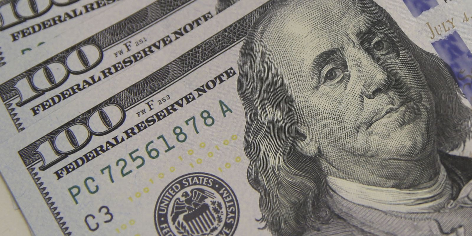 Dólar se aproxima de R$ 5,40 em dia de tensão no Brasil e no exterior
