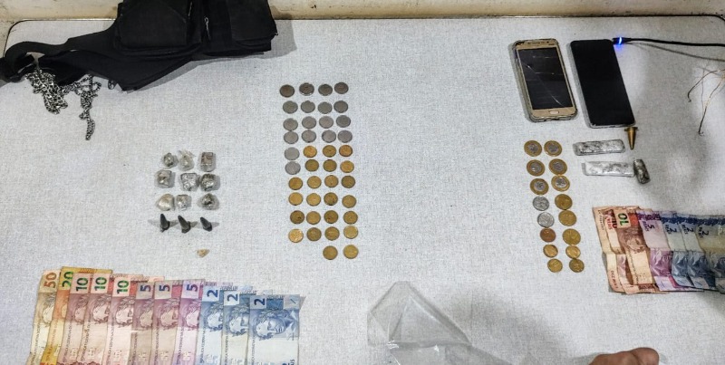 PM faz operação no Parque São Paulo e dois são presos por tráfico de drogas
