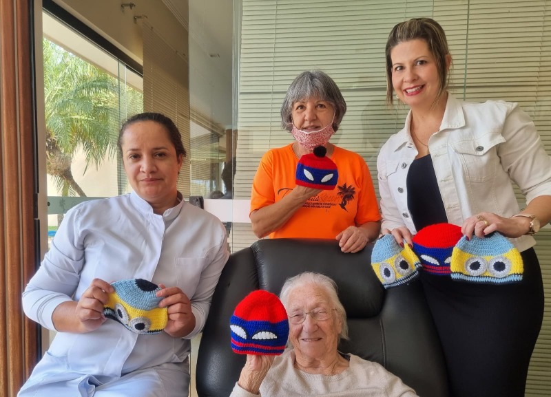 Projeto "Crochê Solidário" entrega mais 520 gorrinhos à Maternidade Gota de Leite