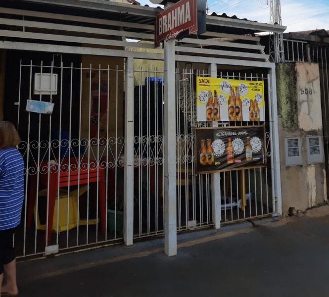 Comerciantes são esfaqueados em tentativa de assalto na Vila Xavier
